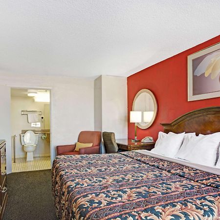 Days Inn By Wyndham Norfolk Military Circle Екстериор снимка
