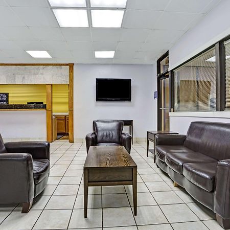 Days Inn By Wyndham Norfolk Military Circle Екстериор снимка