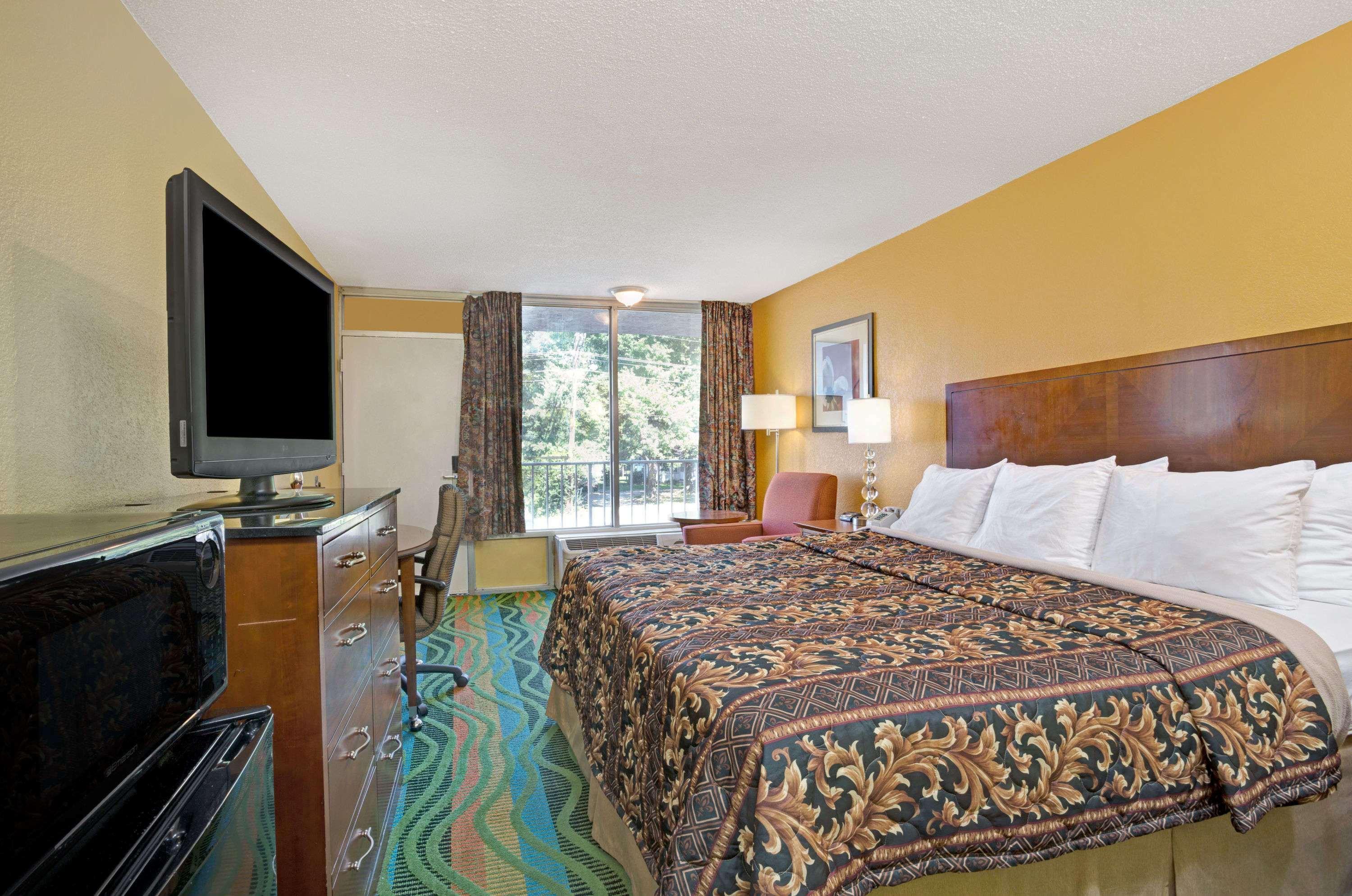 Days Inn By Wyndham Norfolk Military Circle Екстериор снимка
