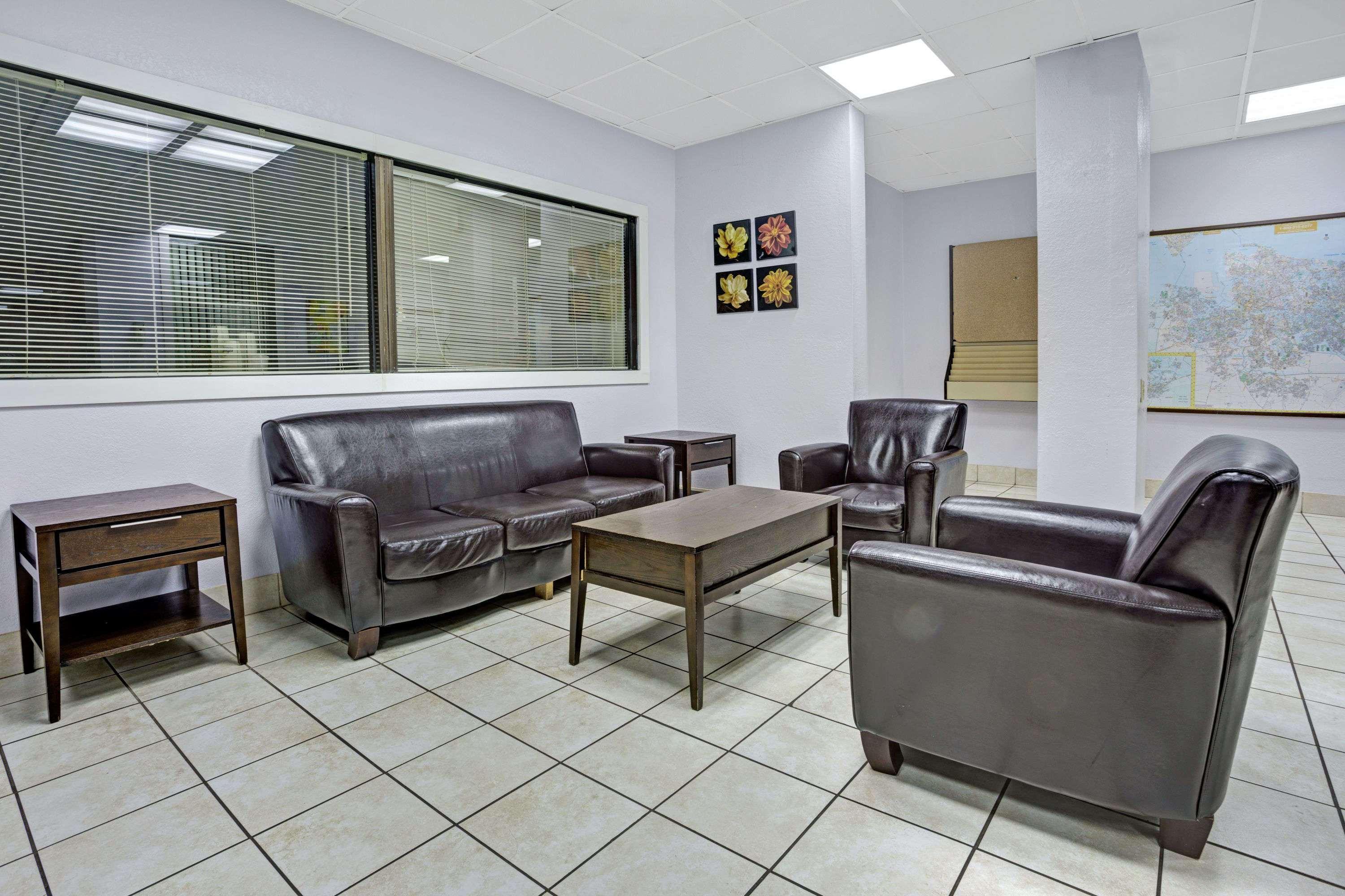 Days Inn By Wyndham Norfolk Military Circle Екстериор снимка
