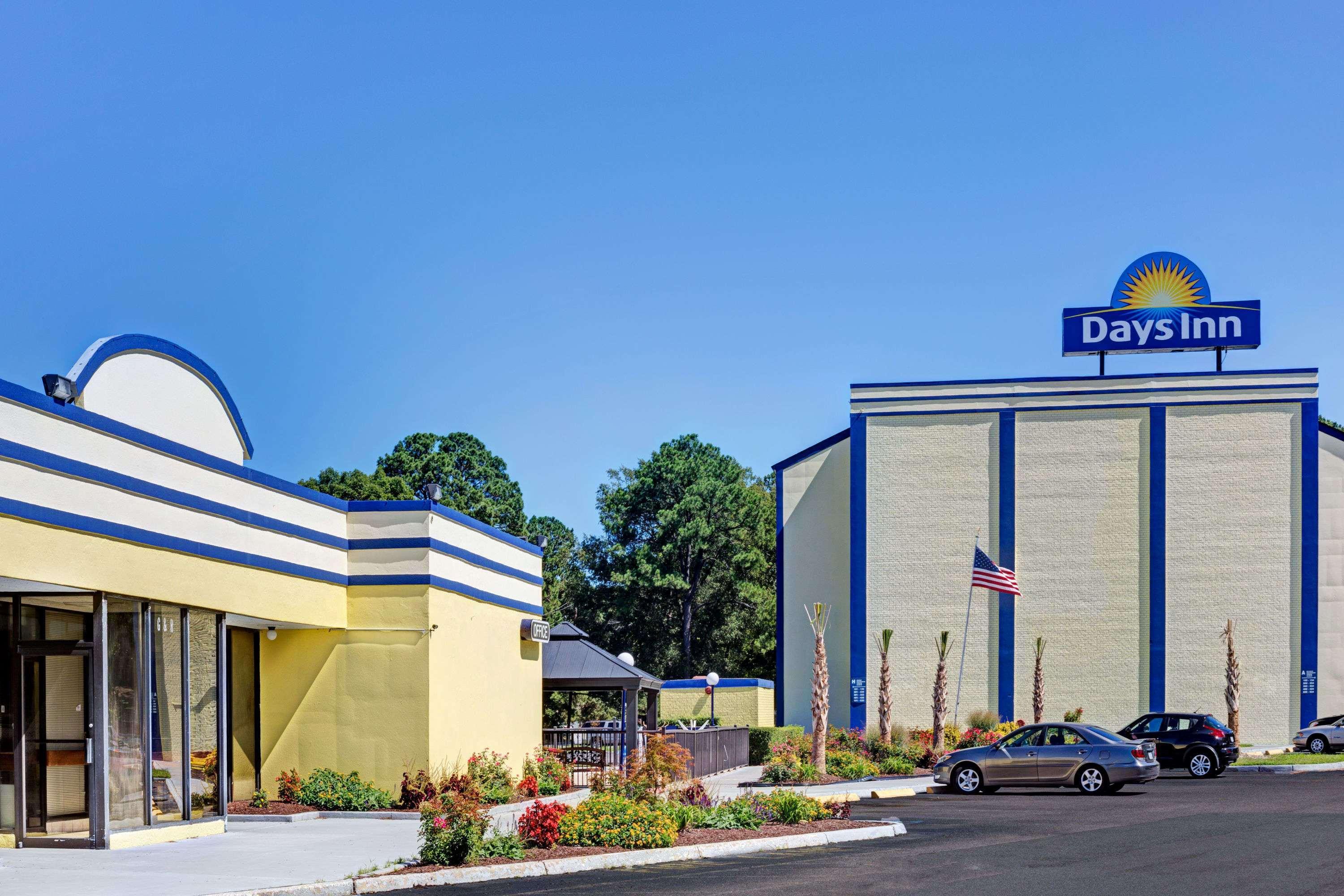 Days Inn By Wyndham Norfolk Military Circle Екстериор снимка