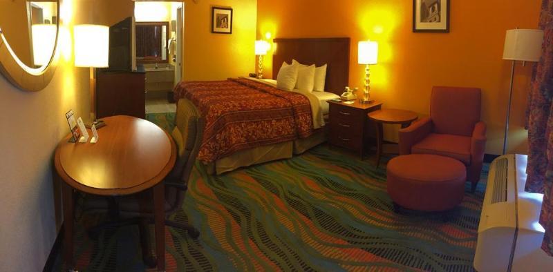 Days Inn By Wyndham Norfolk Military Circle Екстериор снимка